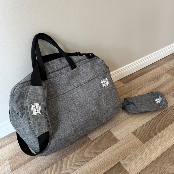 Herschel Bag with suitcase sleeve - Picture 2 of 5